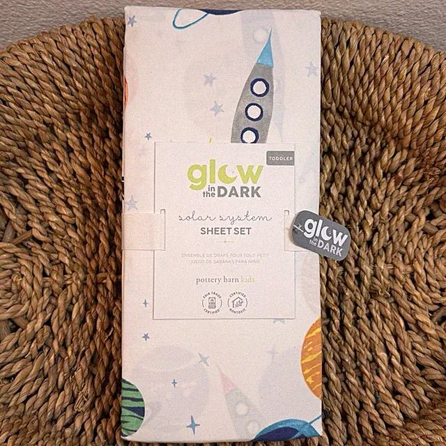 POTTERY BARN KIDS SOLAR SYSTEM GLOW-IN-THE-DARK TODDLER BED SHEET SET ORGANIC